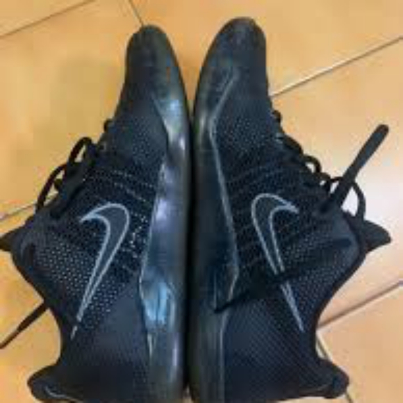 COPY - Kobe xi 11s /size 10.5/ main image 4